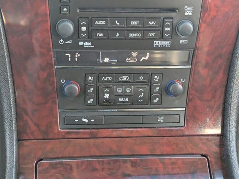 Used 2010 Cadillac Escalade ESV Premium image 23