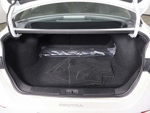 Used 2023 Nissan Sentra SR w/ SR Premium Package FWD image 16