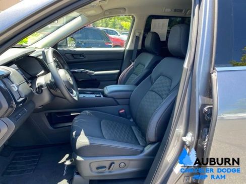 Used 2024 Nissan Pathfinder SV AWD/4WD image 35