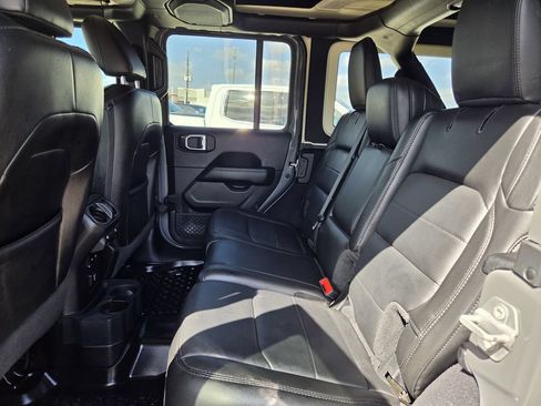 Used 2020 Jeep Wrangler Unlimited Sahara AWD/4WD image 27