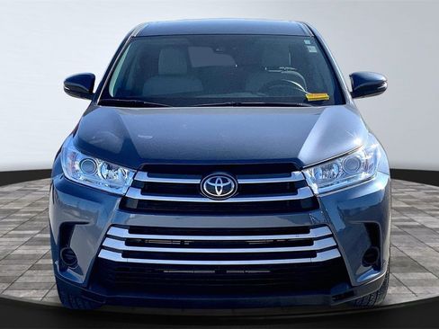 Used 2019 Toyota Highlander LE image 2