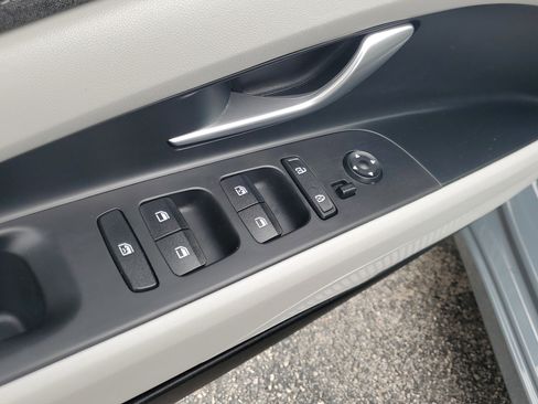 Used 2022 Hyundai Elantra Limited image 17