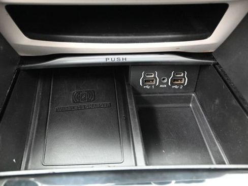 Certified 2024 Chrysler Pacifica Limited FWD image 48