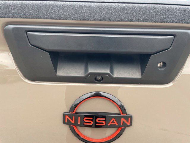 Used 2022 Nissan Frontier Pro-X RWD image 12