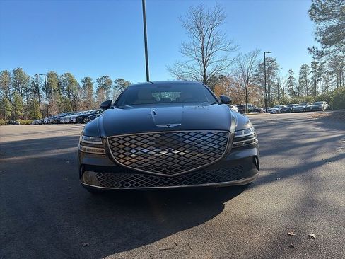 Used 2023 Genesis G80 image 2