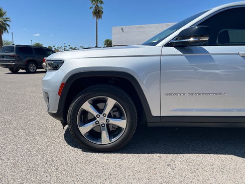 Used 2022 Jeep Grand Cherokee L Limited RWD image 11