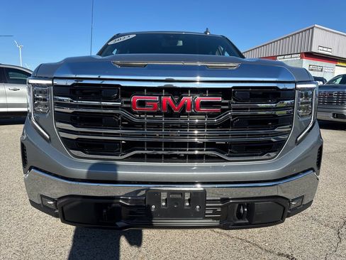 Used 2023 GMC Sierra 1500 SLT w/ SLT Premium Package AWD/4WD image 10