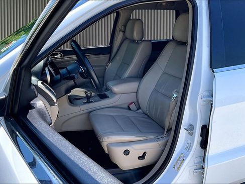 Used 2014 Jeep Grand Cherokee Limited w/ Mopar Chrome Edition Group RWD image 25