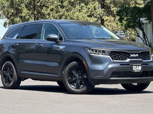 Used 2023 Kia Sorento LX AWD/4WD image 2