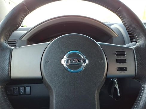 Used 2005 Nissan Pathfinder SE Off-Road image 17