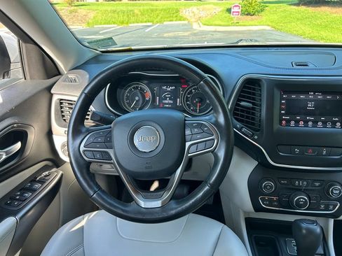 Used 2021 Jeep Cherokee Latitude Plus FWD image 20