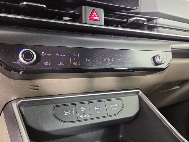 Certified 2026 Kia Carnival LXS FWD image 19
