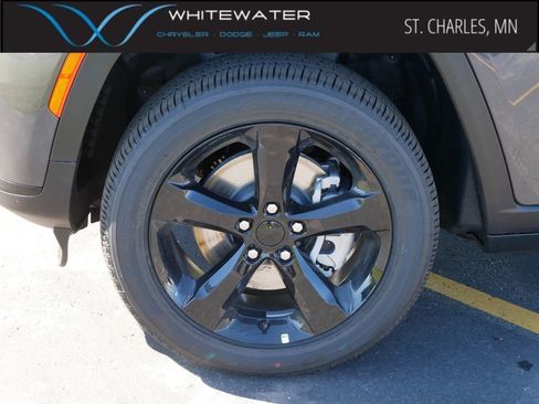 New 2025 Jeep Grand Cherokee L Altitude image 4