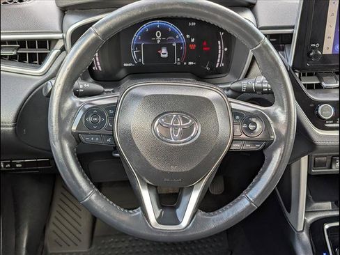 Used 2024 Toyota Corolla Cross XLE FWD image 12