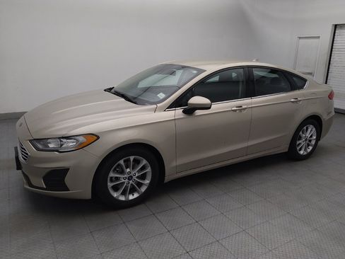 Used 2019 Ford Fusion SE FWD image 2