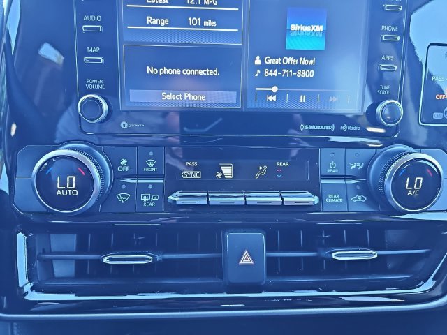 Used 2022 Toyota Highlander LE FWD image 26
