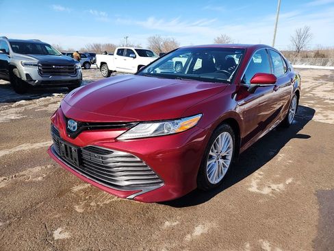 Used 2018 Toyota Camry XLE image 1