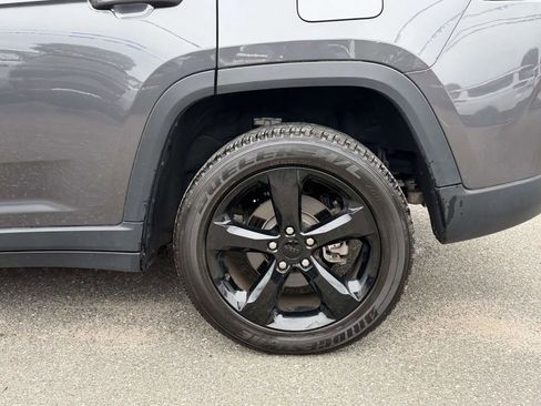 Used 2023 Jeep Grand Cherokee Altitude AWD/4WD image 14