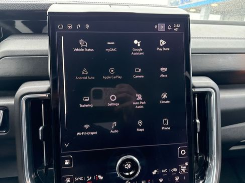 Used 2025 GMC Yukon Denali image 24