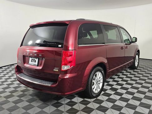 Used 2019 Dodge Grand Caravan SXT image 3