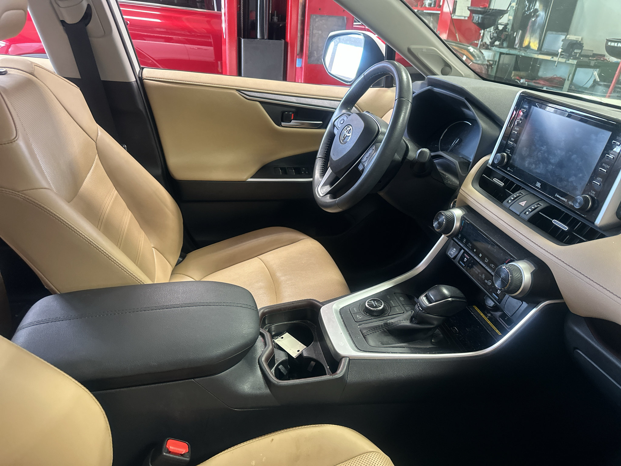 Used 2021 Toyota RAV4 Limited AWD/4WD image 7