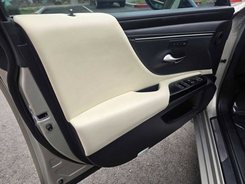 Used 2022 Lexus ES 300h w/ Premium Package image 22