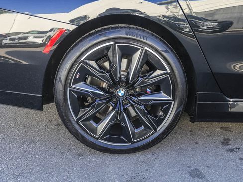 Used 2025 BMW 750e xDrive w/ Premium Package image 8