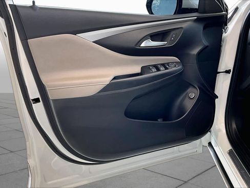 Used 2025 Buick Envista Avenir FWD image 23