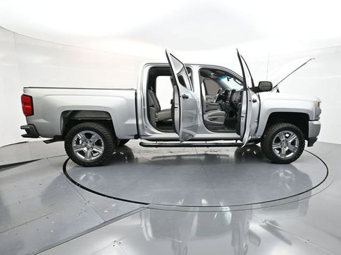 Used 2018 Chevrolet Silverado 1500 Custom w/ Custom Value Package image 51