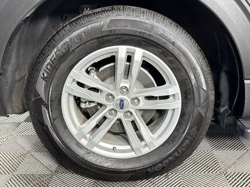 Used 2024 Ford Explorer XLT image 58