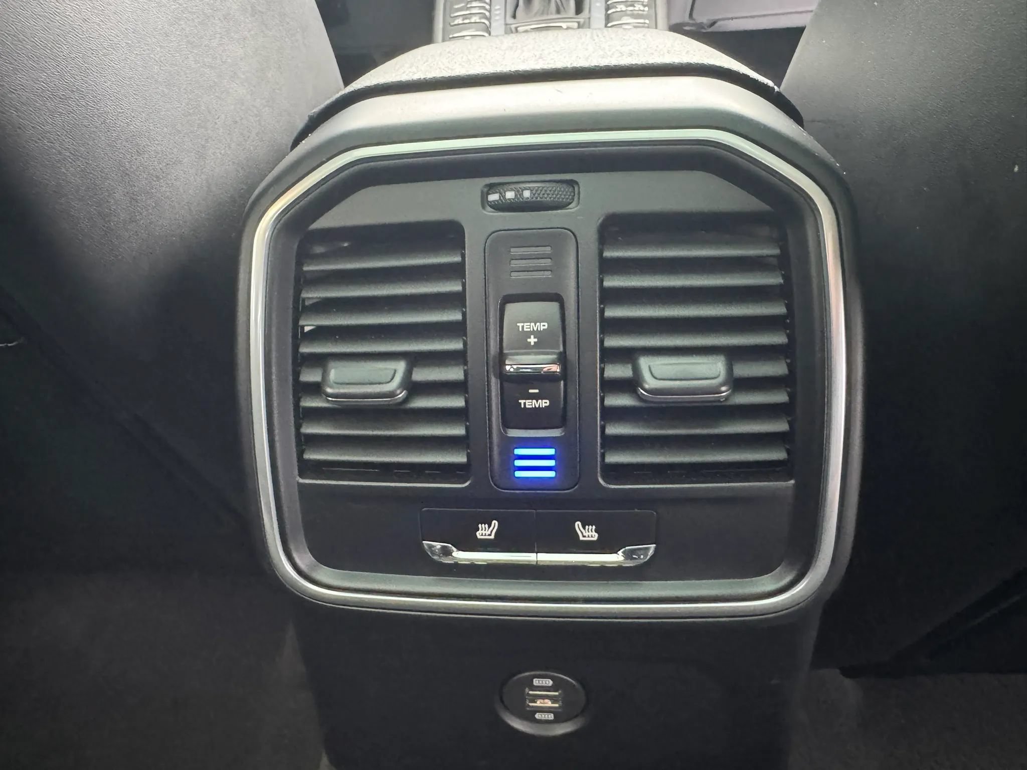 Used 2018 Porsche Macan AWD/4WD image 22