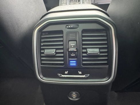 Used 2018 Porsche Macan AWD/4WD image 22