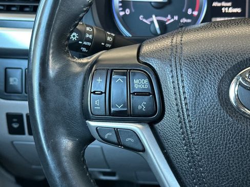 Used 2017 Toyota Highlander Limited AWD/4WD image 27