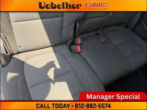 Used 2023 GMC Acadia SLE w/ Driver Convenience Package FWD image 5