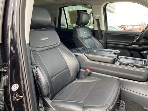 Used 2025 Ford Expedition Max Platinum AWD/4WD image 36