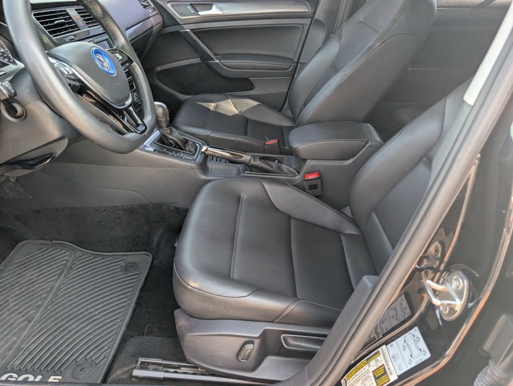 Used 2020 Volkswagen Golf 4-Door FWD image 12