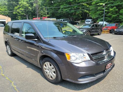 Used 2017 Dodge Grand Caravan SE FWD image 1