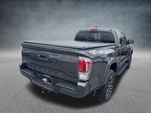 Used 2020 Toyota Tacoma TRD Sport w/ Blackout Package AWD/4WD image 5