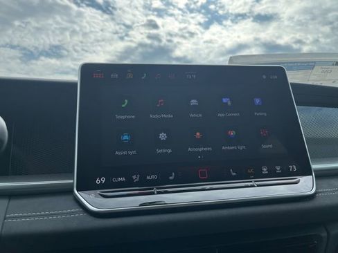 New 2026 Volkswagen Tiguan SE R-Line FWD image 15