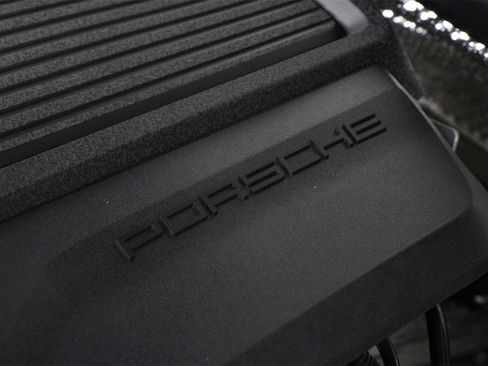 Used 2025 Porsche Macan image 27