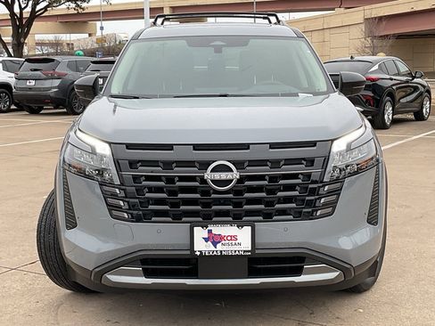 New 2026 Nissan Pathfinder Platinum image 3