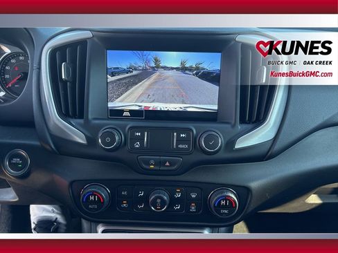 Used 2024 GMC Terrain SLT image 22