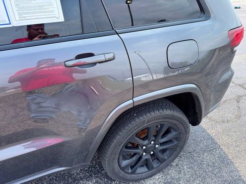 Used 2018 Jeep Grand Cherokee Altitude AWD/4WD image 17
