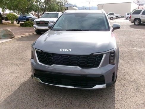 Used 2025 Kia Sorento S w/ Panoramic Sunroof Package image 3