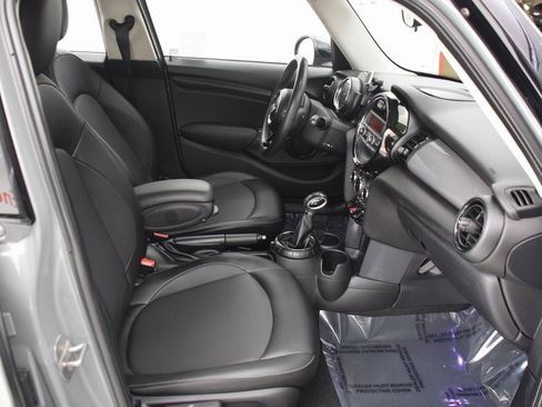 Used 2015 MINI Cooper 4-Door Hardtop image 16