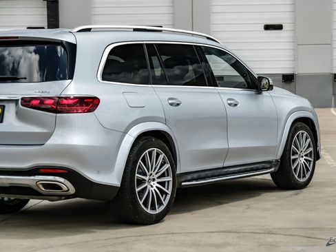 Used 2025 Mercedes-Benz GLS 580 4MATIC image 19