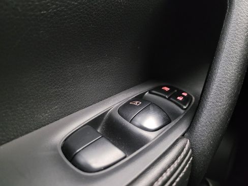 Used 2018 Nissan Rogue SV FWD image 27