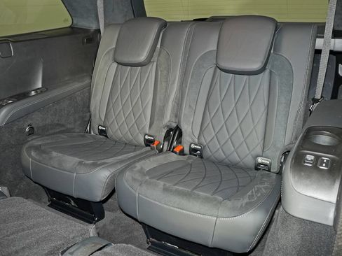 Certified 2025 Mercedes-Benz GLS 63 AMG 4MATIC image 36