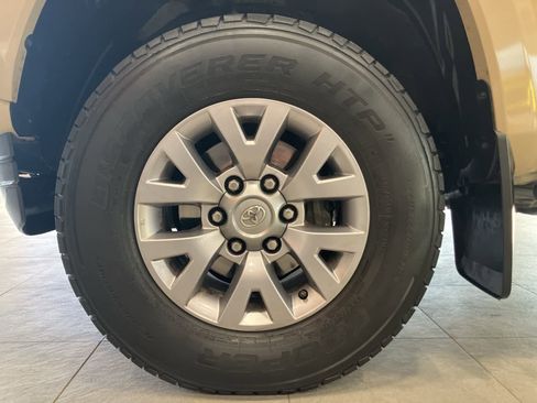 Used 2017 Toyota Tacoma SR5 image 9