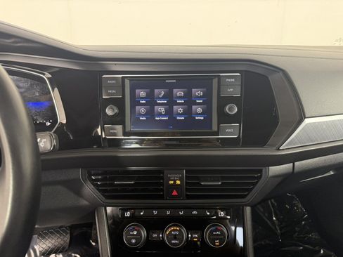 Used 2023 Volkswagen Jetta SE w/ Panoramic Sunroof Package FWD image 18